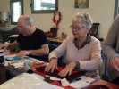 Travail du cuir atelier OMCL Pleumeur Bodou 2018 Odile positionne la (...)
